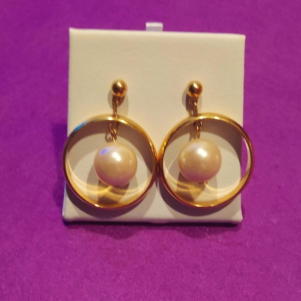 Elegant Gold Pearl Drop Earrings
